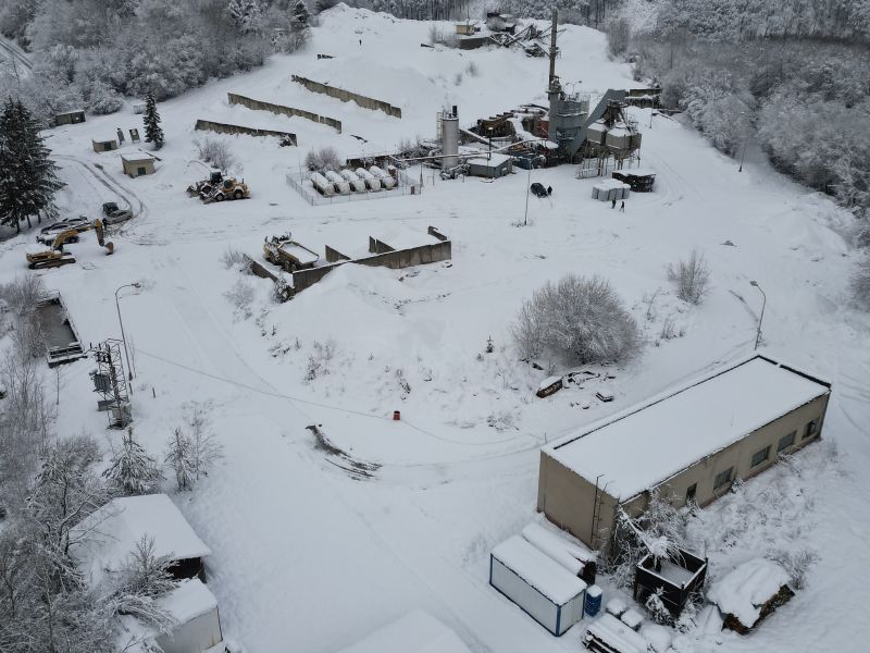 Areál lomu spolu s obaľovacou súpravou a príslušenstvom v Hornej Mičinej