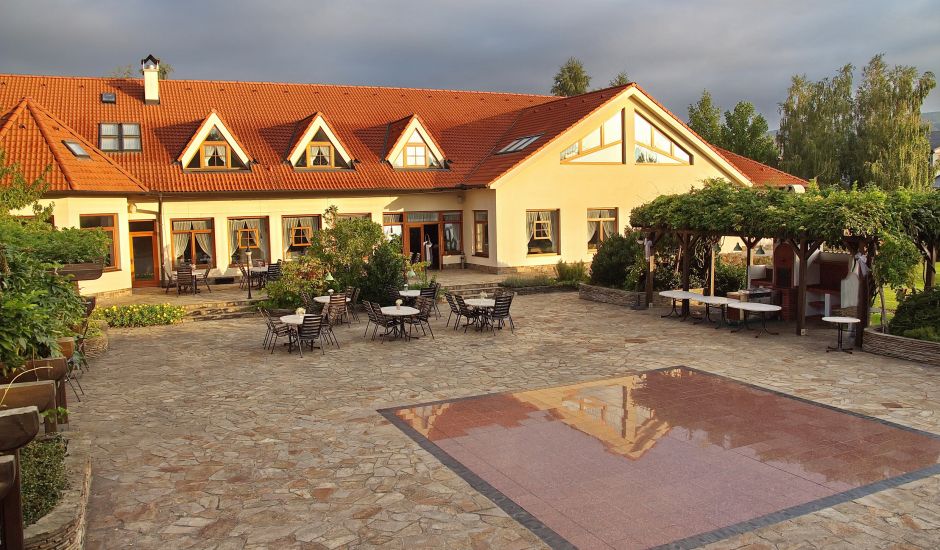 Na predaj areál s viacúčelovým využitím. Na predaj areál s viacúčelovým využitím.