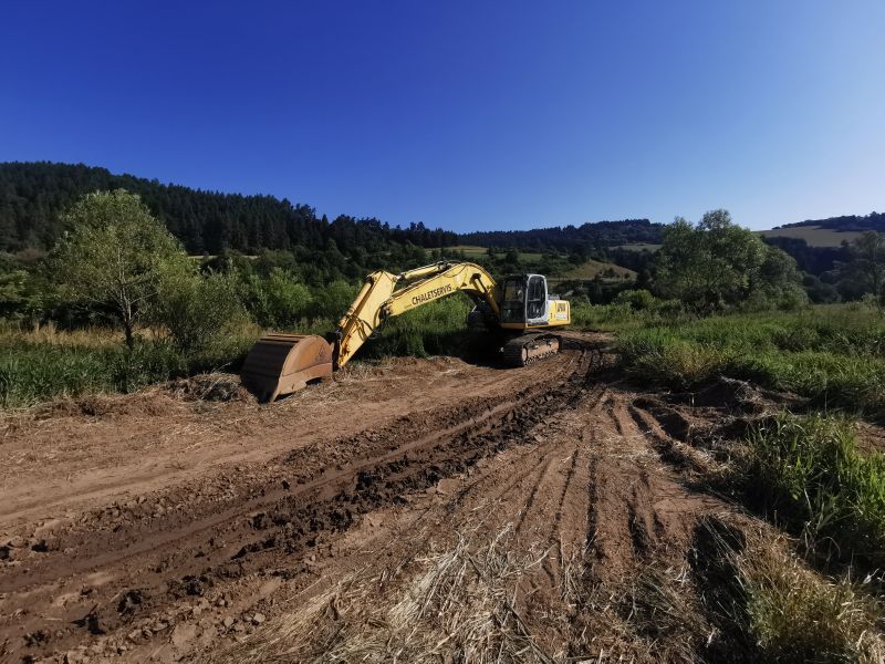 Dražba pásového rýpadla NEW Holland E305