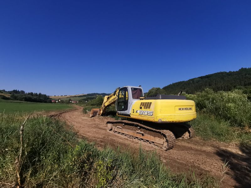 Dražba pásového rýpadla NEW Holland E305