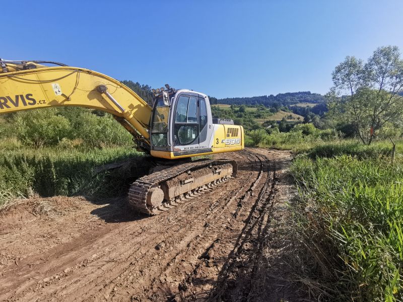 Dražba pásového rýpadla NEW Holland E305