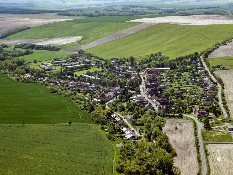 Predaj pozemku s perfektným projektom RD a so stavebným povolením - okres Skalica