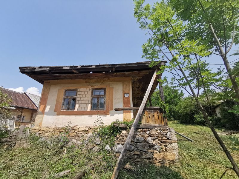 11á pozemok s rozprávkovou chalúpkou v obci Silická Jablonica