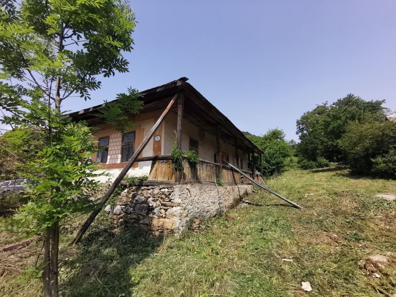 11á pozemok s rozprávkovou chalúpkou v obci Silická Jablonica
