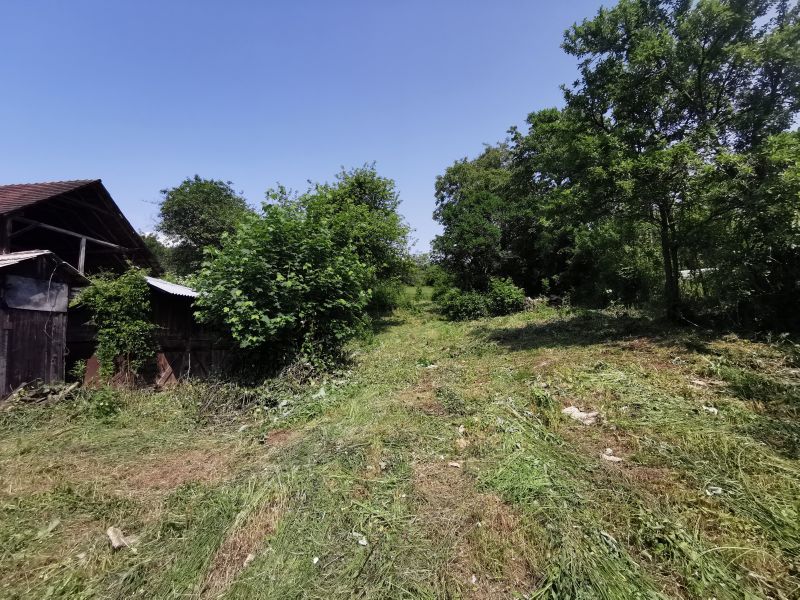 11á pozemok s rozprávkovou chalúpkou v obci Silická Jablonica