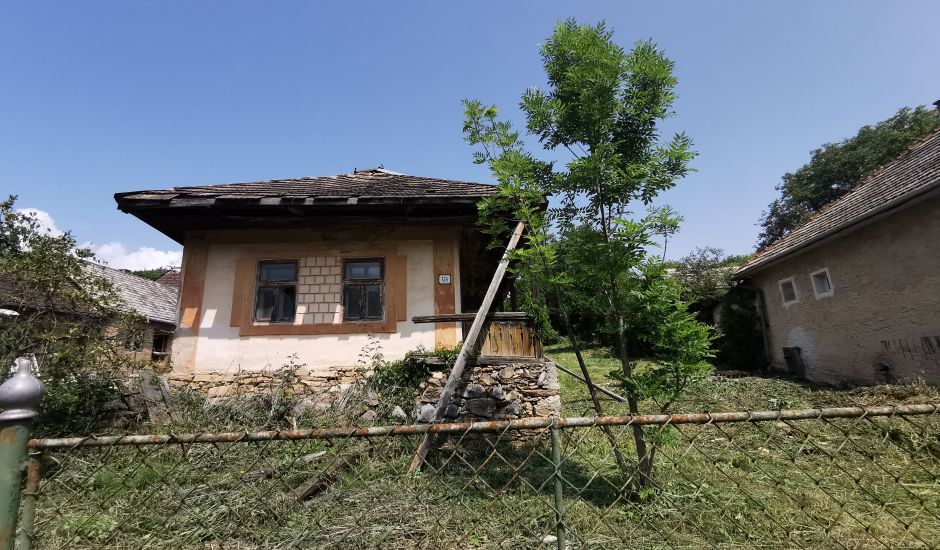 11á pozemok s rozprávkovou chalúpkou v obci Silická Jablonica