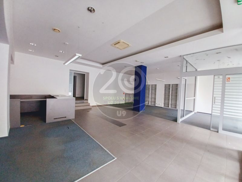 PREDAJ - Budova v centre mesta Lučenec