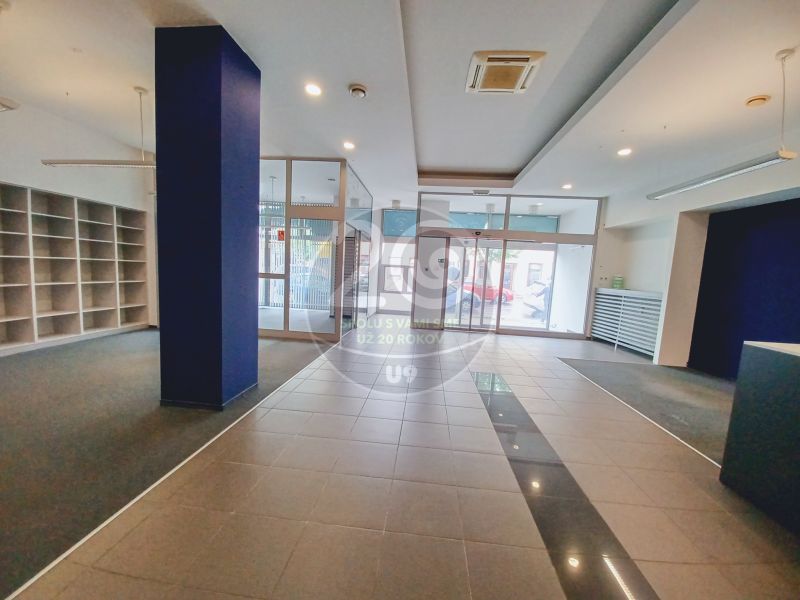 PREDAJ - Budova v centre mesta Lučenec