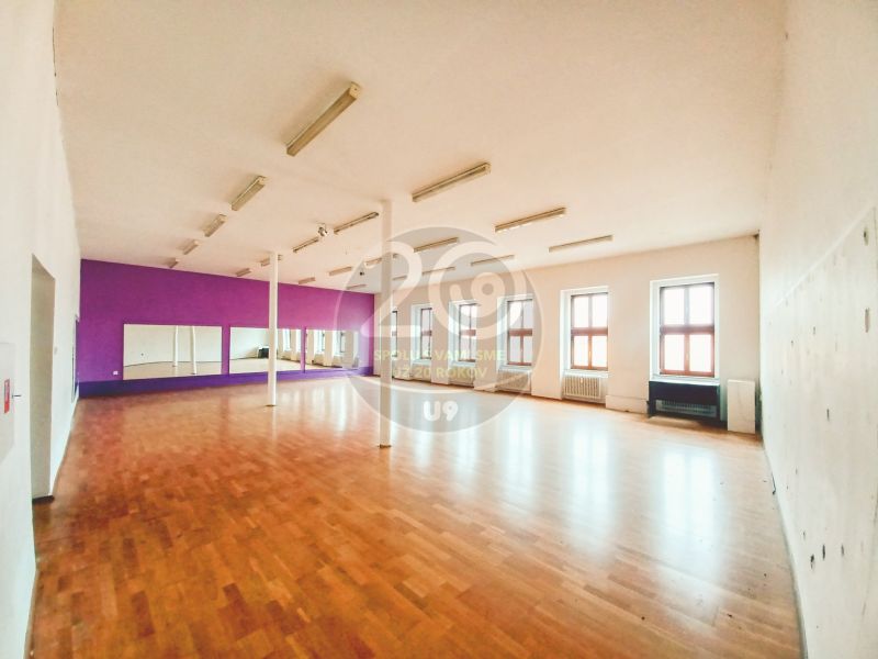 PREDAJ - Budova v centre mesta Lučenec