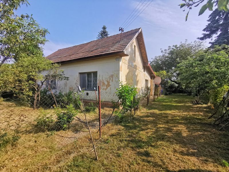 EXKLUZÍVNE! Predaj rodinného domu  - menšia hospodárska usadlosť v obci Nová Vieska - Arad
