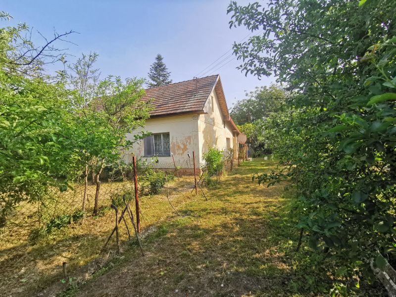 EXKLUZÍVNE! Predaj rodinného domu  - menšia hospodárska usadlosť v obci Nová Vieska - Arad