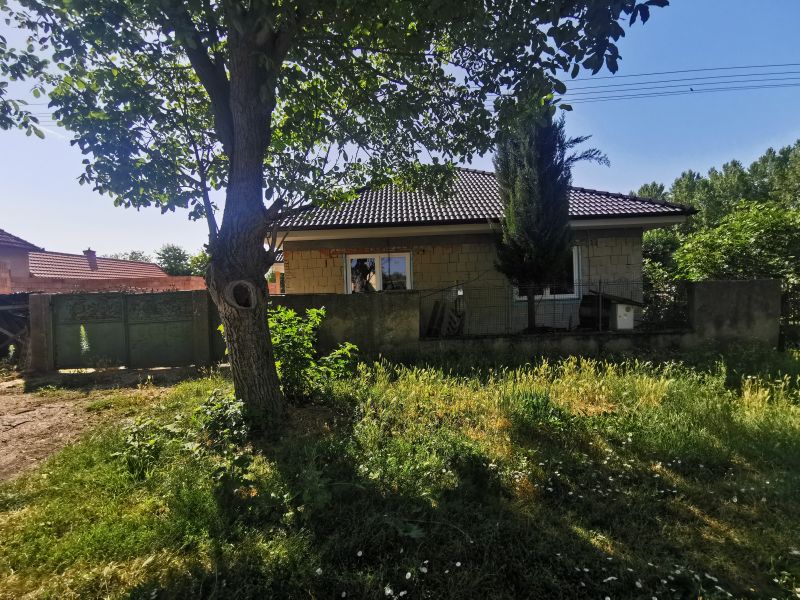 Dražba rozostavaného rodinného domu v Čalovci