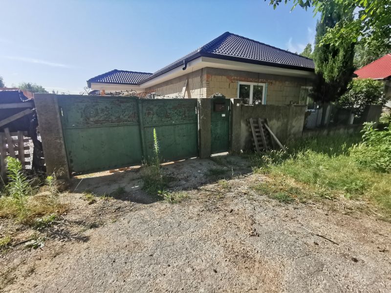 Dražba rozostavaného rodinného domu v Čalovci