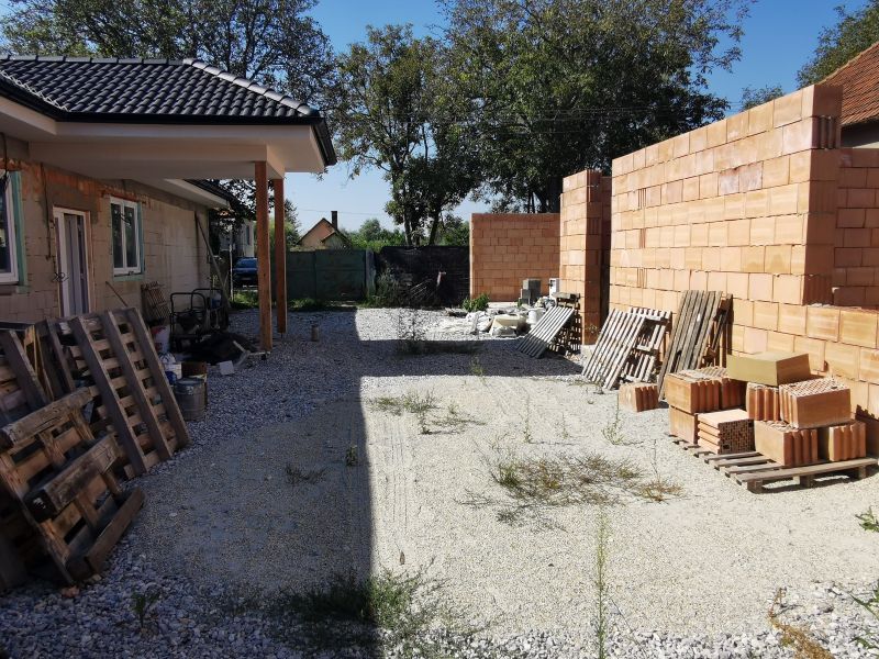 Dražba rozostavaného rodinného domu v Čalovci