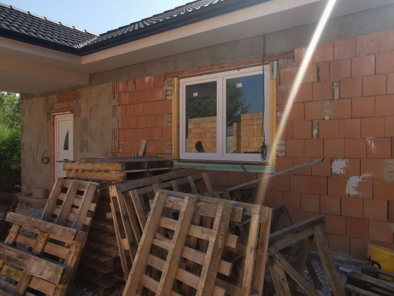 Dražba rozostavaného rodinného domu v Čalovci