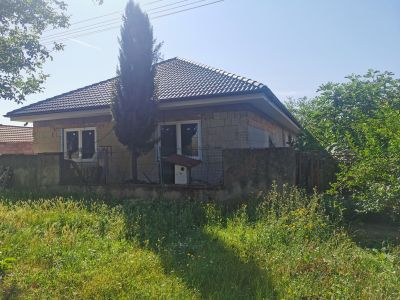 Dražba rozostavaného rodinného domu v Čalovci