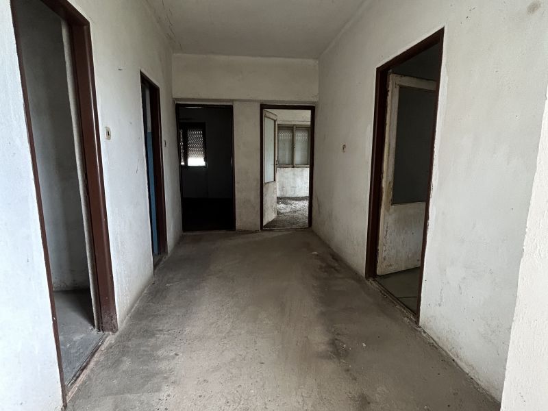 Dvojpodlažný rodinný dom v obci Nenince