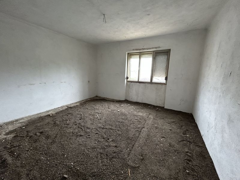 Dvojpodlažný rodinný dom v obci Nenince