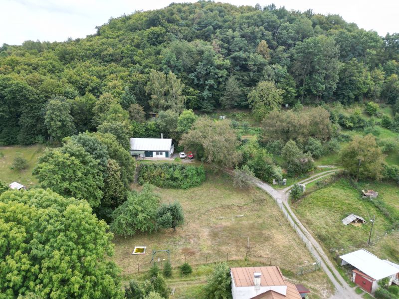 Rekreačná chata s pozemkami v Banskej Štiavnici