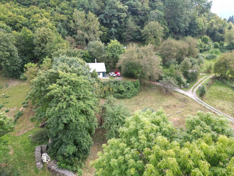 Rekreačná chata s pozemkami v Banskej Štiavnici