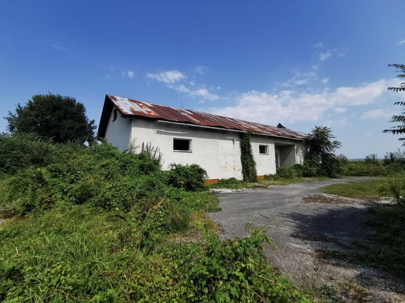 Predaj areálu s veľkou parcelou v obci Širkovce