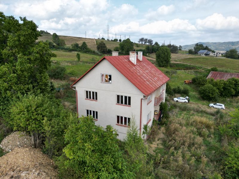 Trojpodlažný rodinný dom v Banskej Štiavnici s výhľadom na kalváriu 