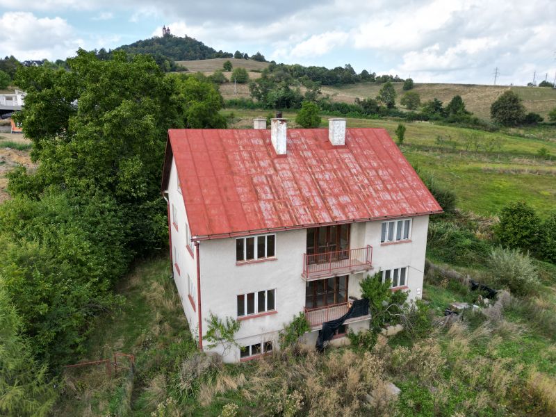 Trojpodlažný rodinný dom v Banskej Štiavnici s výhľadom na kalváriu 