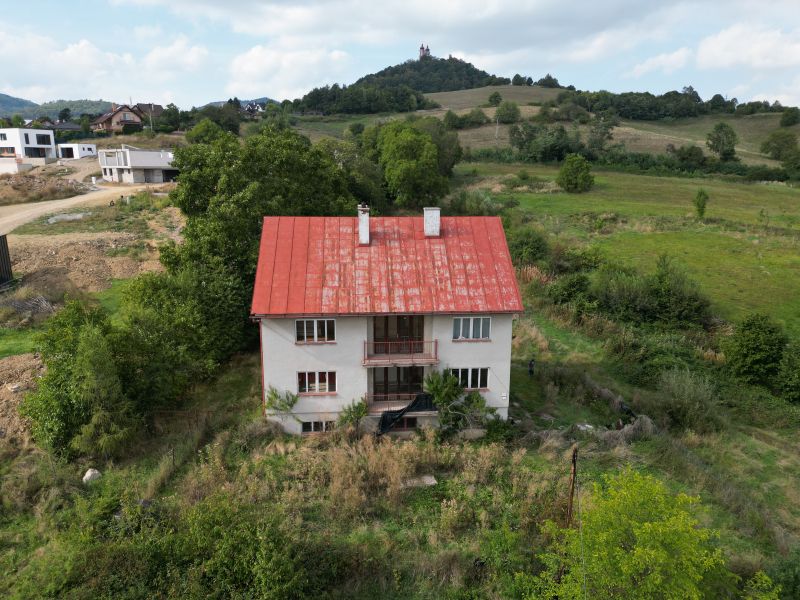 Trojpodlažný rodinný dom v Banskej Štiavnici s výhľadom na kalváriu 