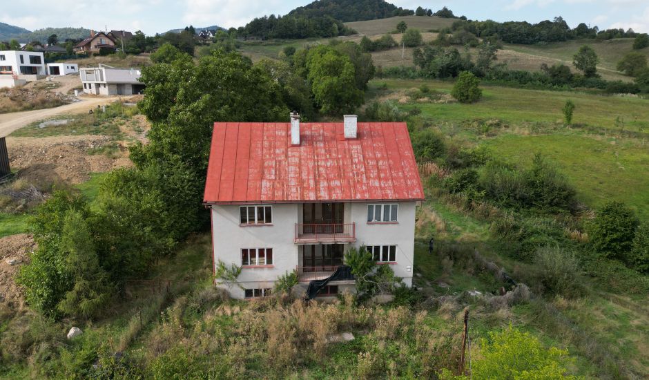 Trojpodlažný rodinný dom v Banskej Štiavnici s výhľadom na kalváriu Trojpodlažný rodinný dom v Banskej Štiavnici s výhľadom na kalváriu