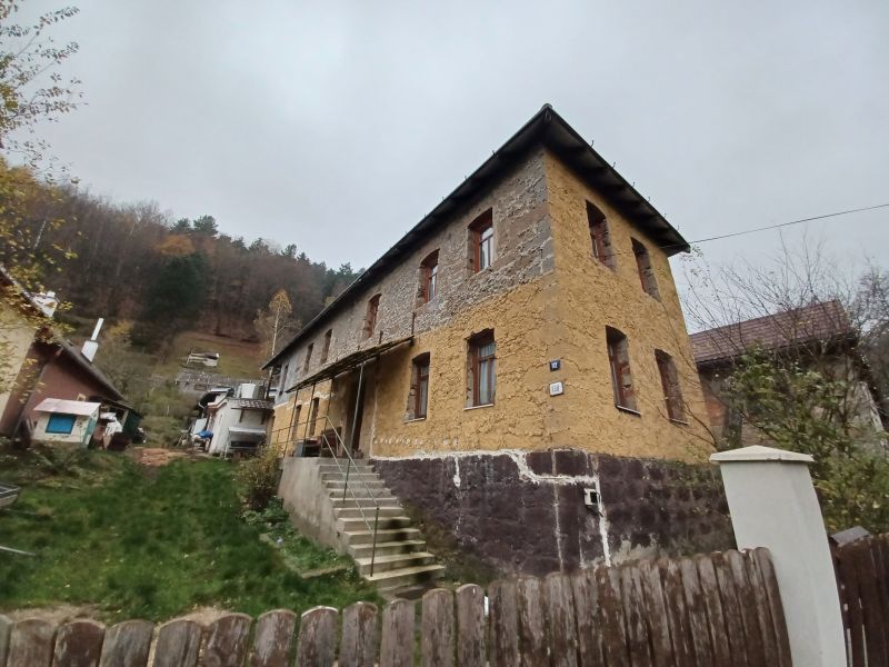 Dražba súboru hnuteľných vecí a nehnuteľnosti  v obci Janová Lehota