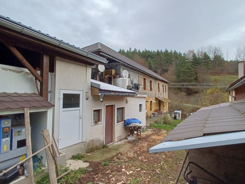 Dražba súboru hnuteľných vecí a nehnuteľnosti  v obci Janová Lehota