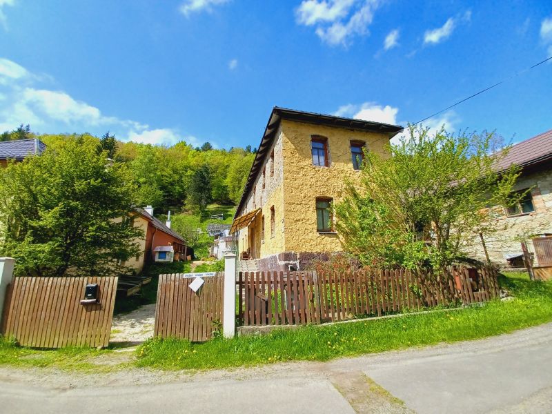 Dražba súboru hnuteľných vecí a nehnuteľnosti  v obci Janová Lehota