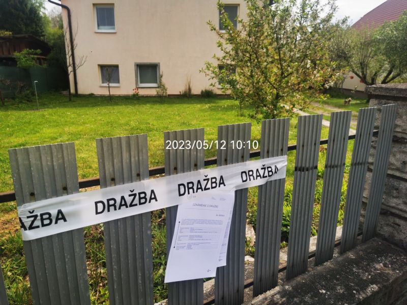 Dražba 3/4 rodinného domu v Sučanoch.