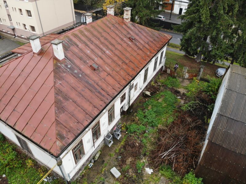 Predaj administratívnej budovy v obci Valaská, časť Piesok
