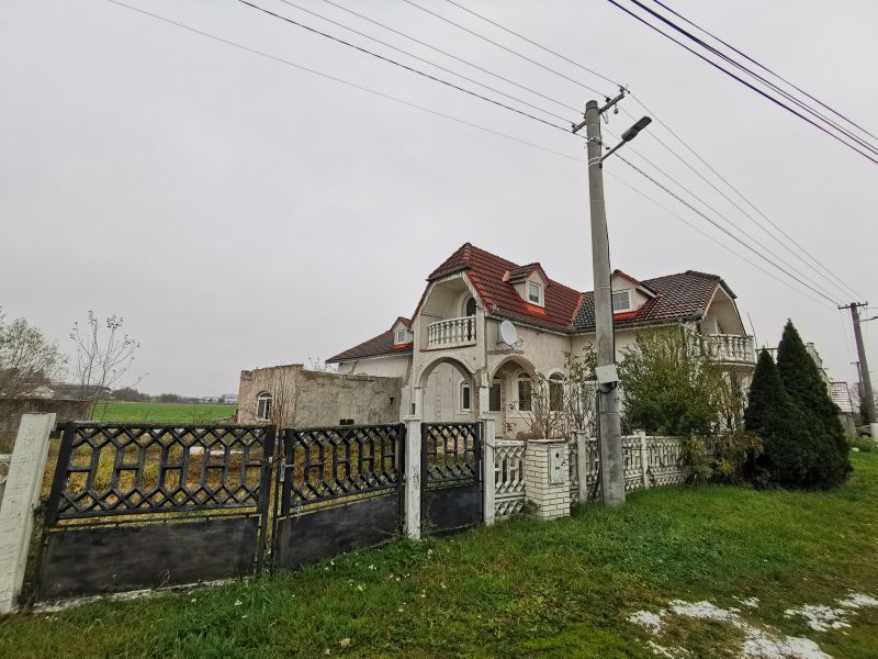 Veľký rodinný dom s pozemok 796 m2 v obci Krušovce 