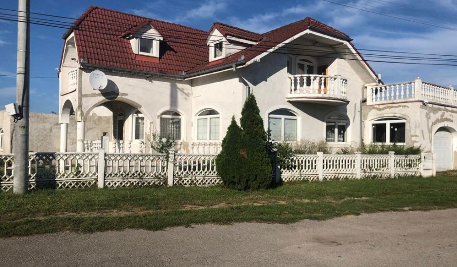 Veľký rodinný dom s pozemok 796 m2 v obci Krušovce 