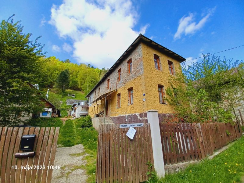 Dražba rodinného domu a chaty v Janovej Lehote