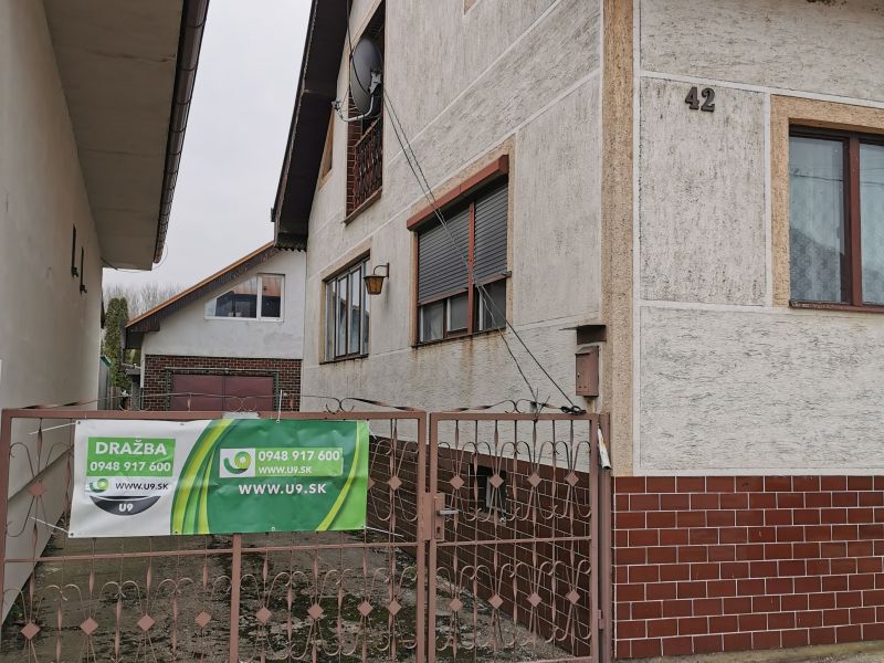 II. kolo DRAŽBY rodinného domu v obci Kameničná, okr. Komárno!!  