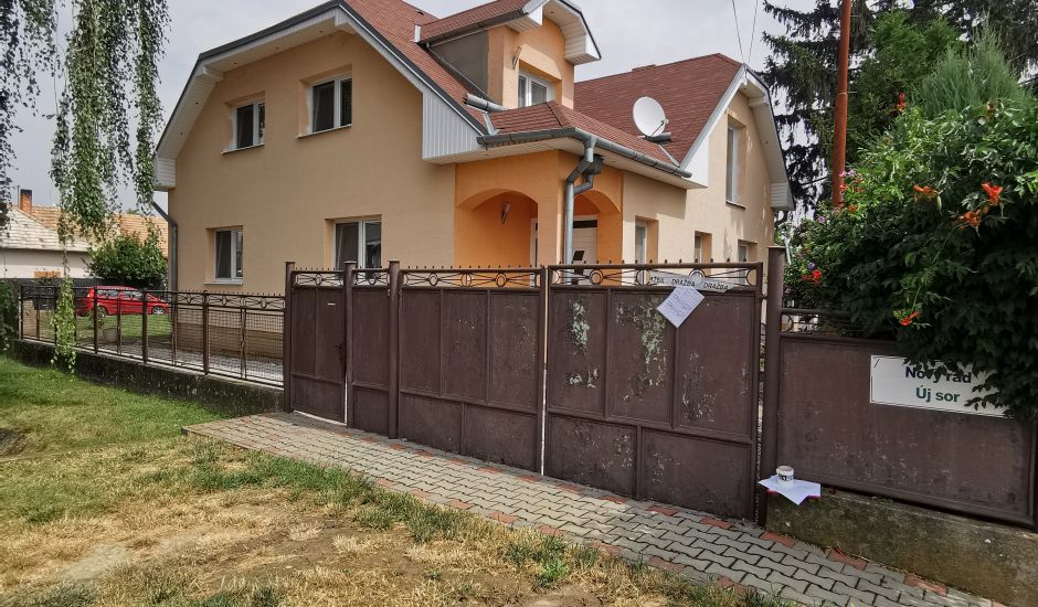 Dražba rodinného domu s dvoma bytovými jednotkami, Trnovec nad Váhom - len 6 km od Šale Dražba rodinného domu s dvoma bytovými jednotkami, Trnovec nad Váhom - len 6 km od Šale