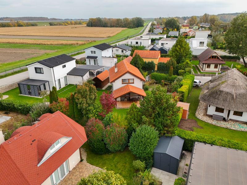 Celoročne obývateľný rekreačný dom pri Vojčianskom jazere (CHKO Dunajské Luhy) 30 min. od Bratislavy