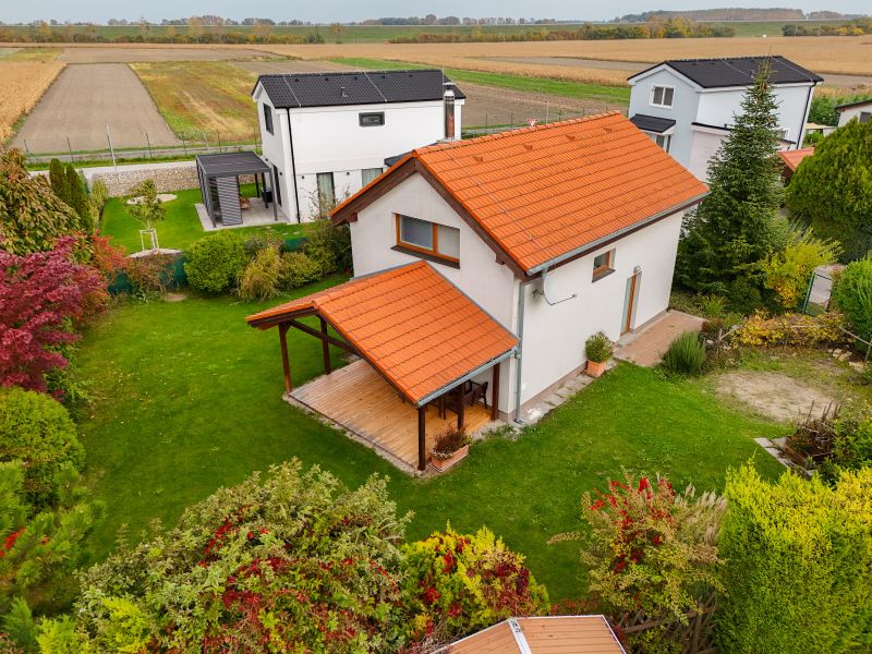 Celoročne obývateľný rekreačný dom pri Vojčianskom jazere (CHKO Dunajské Luhy) 30 min. od Bratislavy