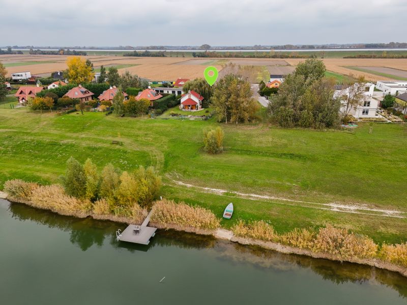 Celoročne obývateľný rekreačný dom pri Vojčianskom jazere (CHKO Dunajské Luhy) 30 min. od Bratislavy