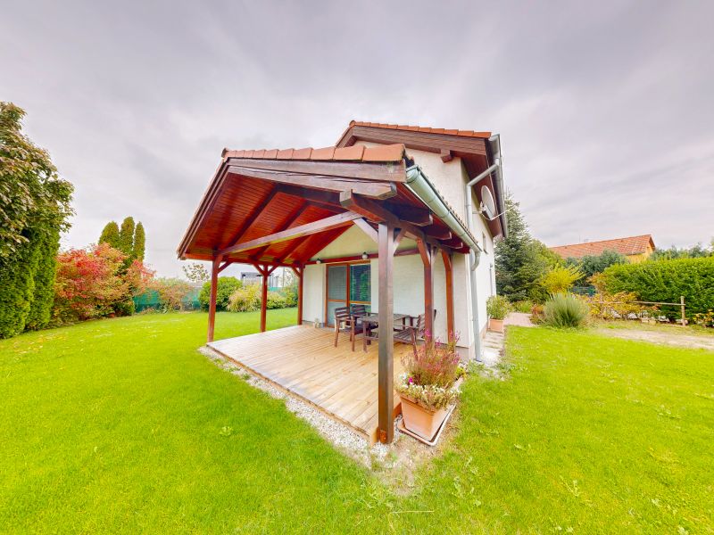 Celoročne obývateľný rekreačný dom pri Vojčianskom jazere (CHKO Dunajské Luhy) 30 min. od Bratislavy