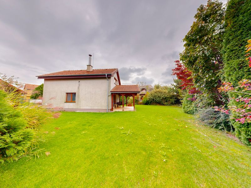 Celoročne obývateľný rekreačný dom pri Vojčianskom jazere (CHKO Dunajské Luhy) 30 min. od Bratislavy