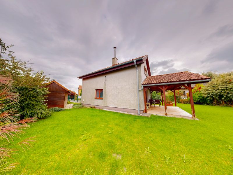 Celoročne obývateľný rekreačný dom pri Vojčianskom jazere (CHKO Dunajské Luhy) 30 min. od Bratislavy