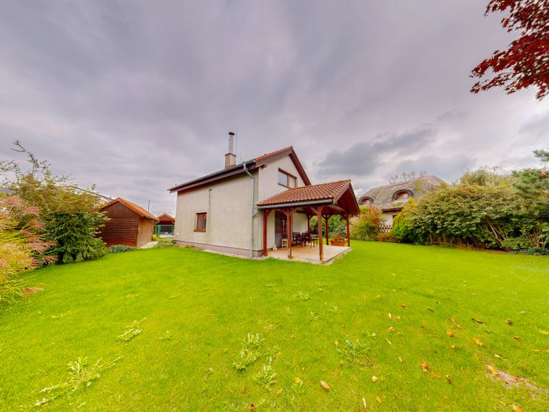 Celoročne obývateľný rekreačný dom pri Vojčianskom jazere (CHKO Dunajské Luhy) 30 min. od Bratislavy