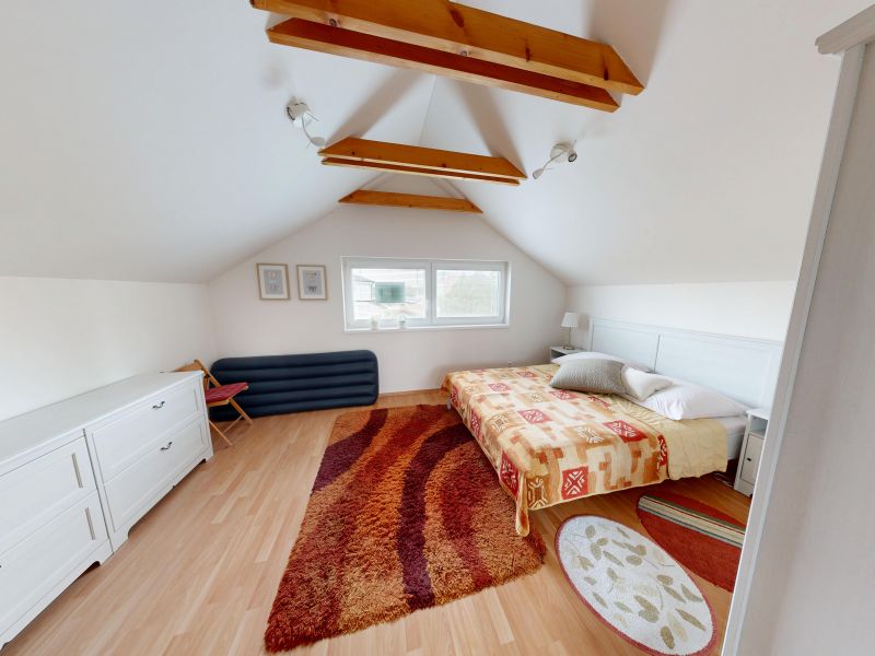 Celoročne obývateľný rekreačný dom pri Vojčianskom jazere (CHKO Dunajské Luhy) 30 min. od Bratislavy