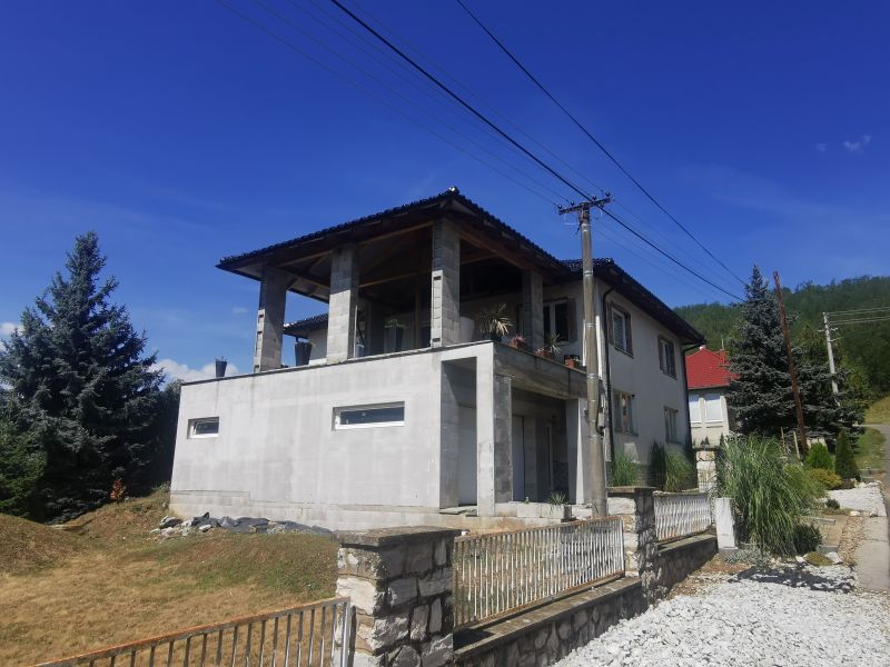Dražba rodinného domu a pozemkov v obci Kiarov
