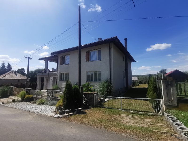 Dražba rodinného domu a pozemkov v obci Kiarov