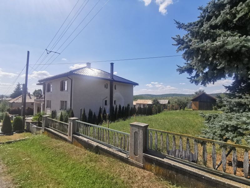 Dražba rodinného domu a pozemkov v obci Kiarov